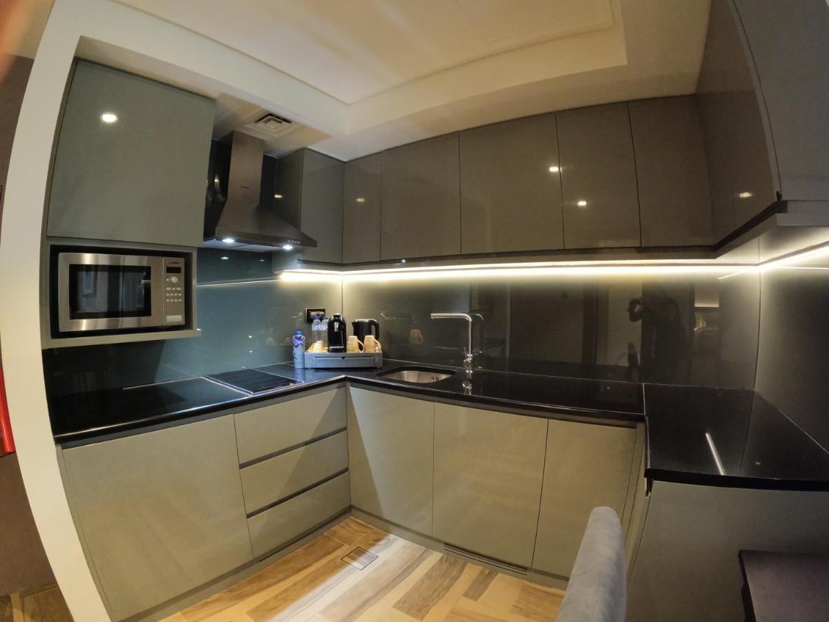 Khalidia Palace Hotel Dubai By Mourouj Gloria Eksteriør bilde A modern kitchen