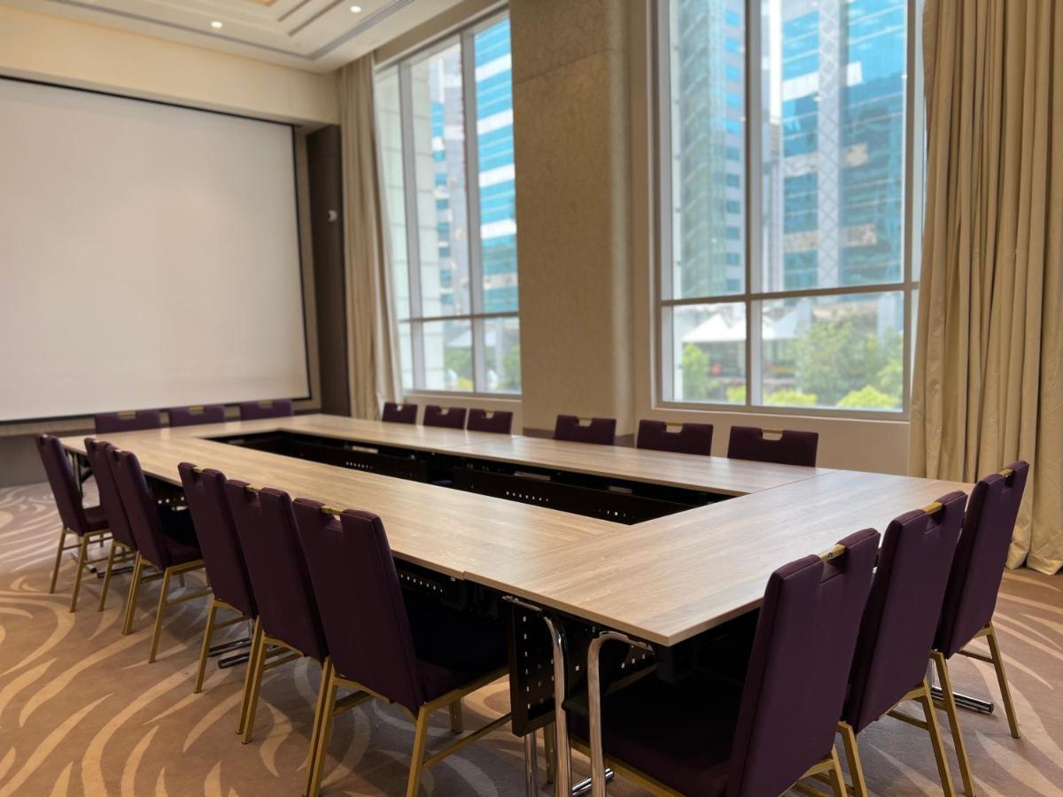 Khalidia Palace Hotel Dubai By Mourouj Gloria Eksteriør bilde A meeting room at the hotel