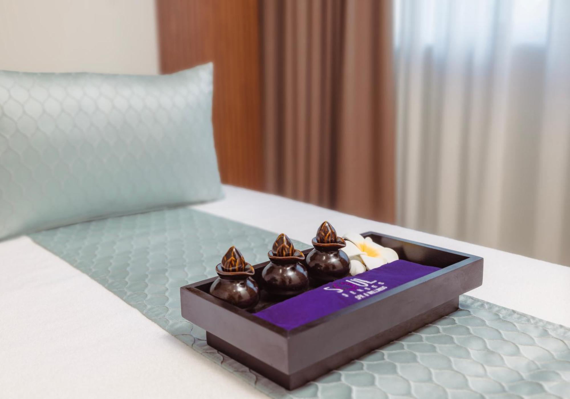 Khalidia Palace Hotel Dubai By Mourouj Gloria Eksteriør bilde A tray of Thai herbal pillows